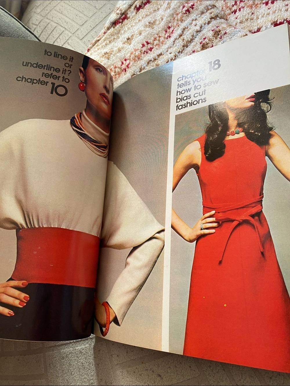 Vintage 70’s Simplicity Sewing Book Cover in Red and Yellow - Picture 6 of 8